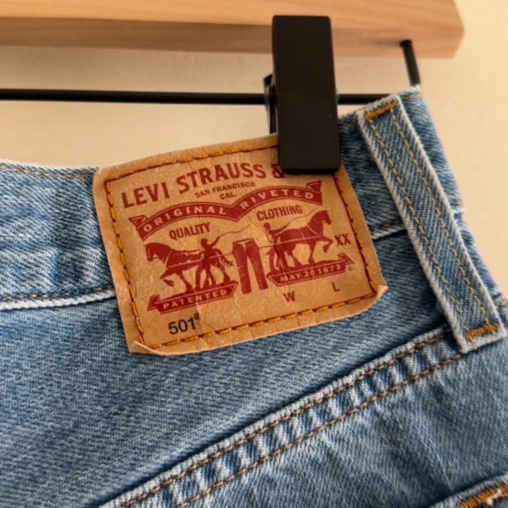 Leviโs Cutoff Denim Shorts. Size: 26. Excellent condition ๐ - Picture 6 of 9